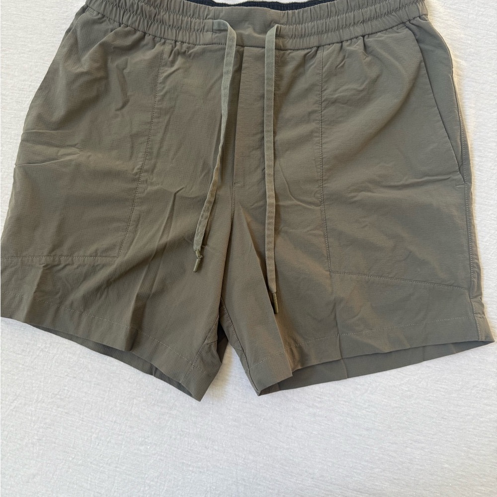 Grey Sage bowline lululemon Shorts size medium
